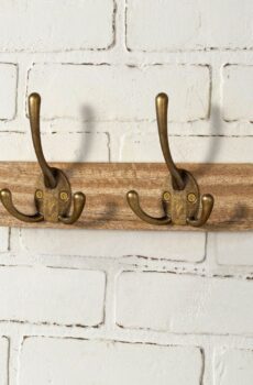 Antique Brass Zinc Alloy Triangle Coat Hooks Affordable Luxury Coat Hooks for Bedroom